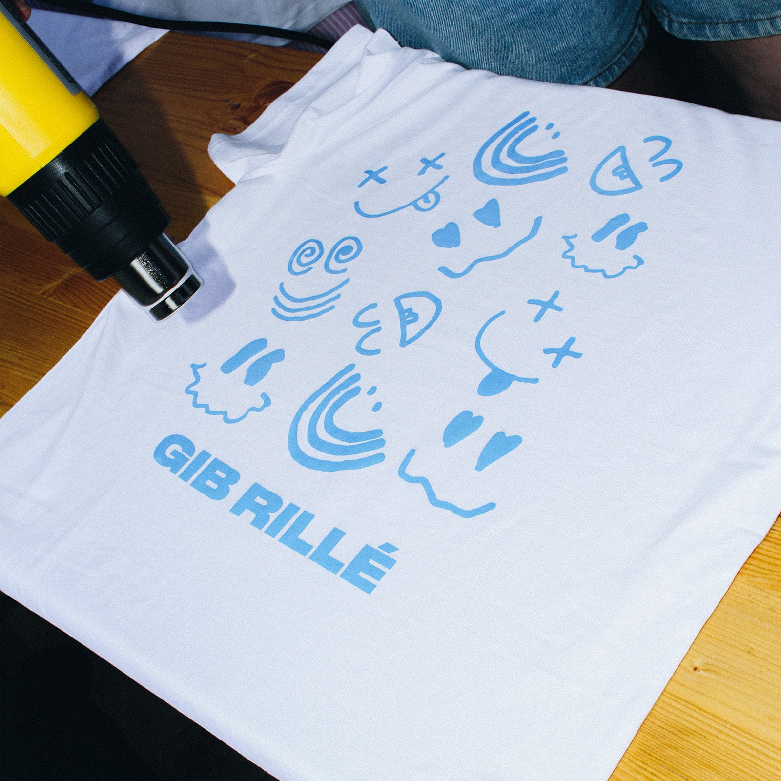 Zwischenfixieren mit einem Föhn - Siebdruck-Workshop