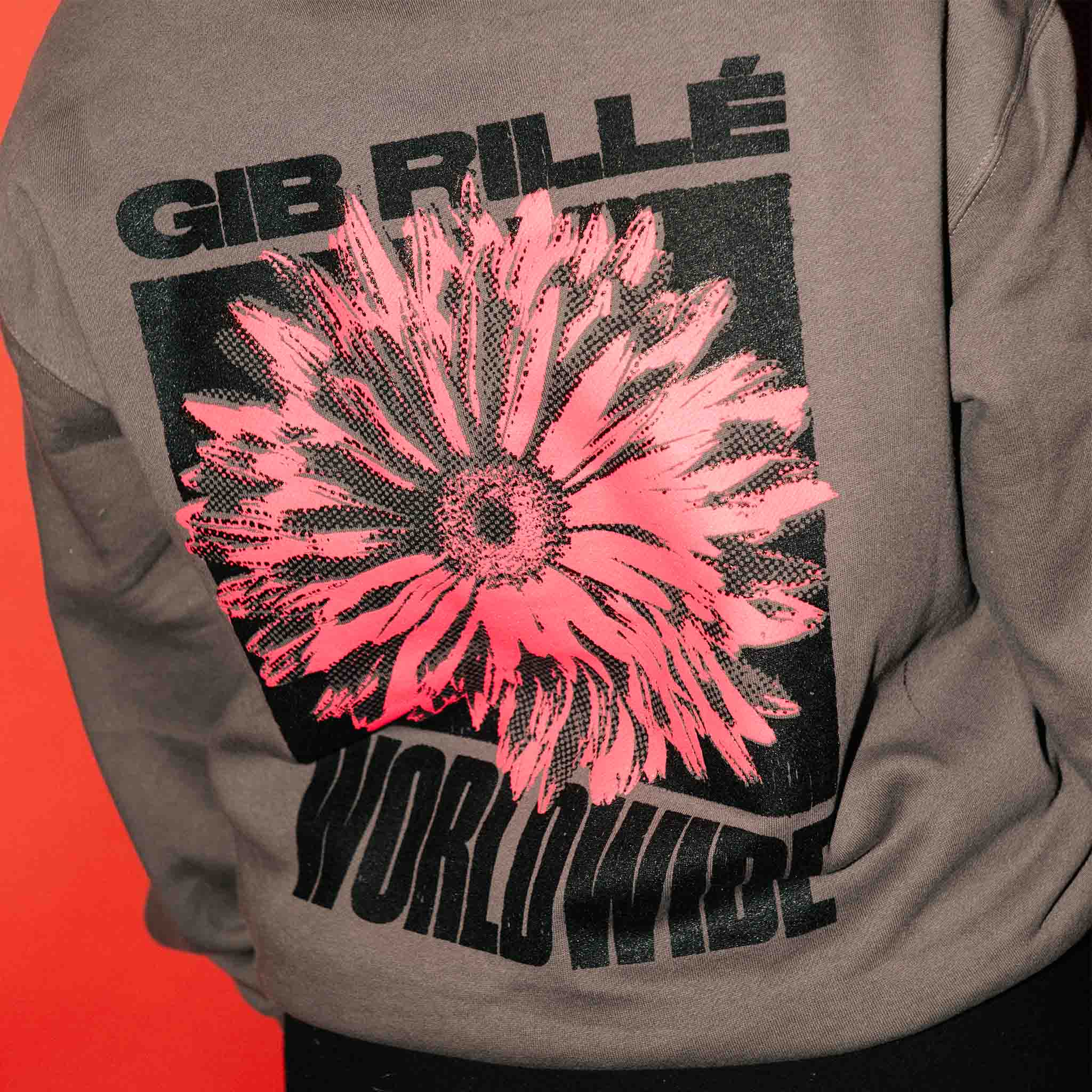Gib Rillé Flower Pink Heavyweight Hoodie mit grafischem Backprint Rückenansicht Grauer Hoodie mit Pinker Blume Close-Up detail ansicht