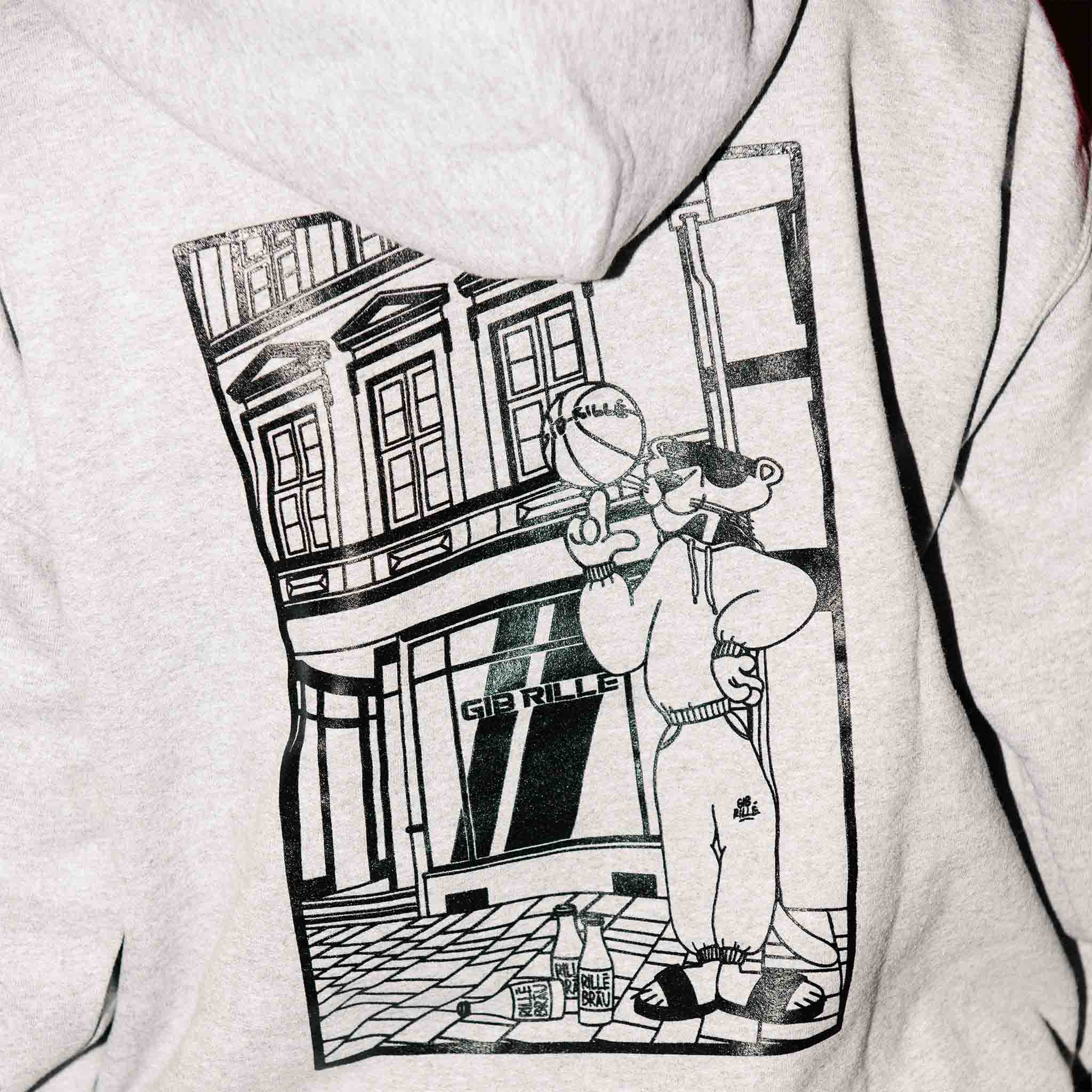 Close-up des grauen Panther Hoodies von Gib Rillé, der den detaillierten Backprint zeigt und die nachhaltige Mode hervorhebt.