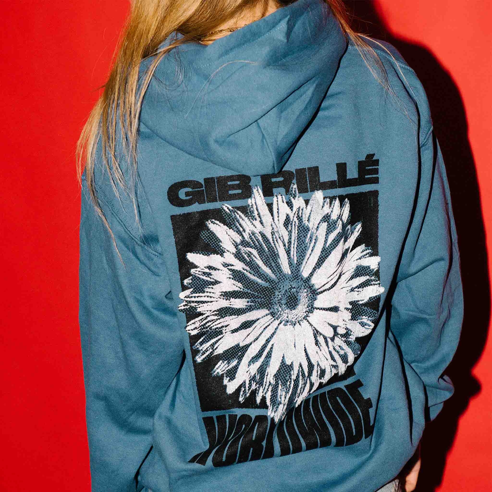 Gib Rillé Reflective Flower Lightweight Hoodie Pullover mit reflektierender Blume mit großem Backprint in idingo blue - close up