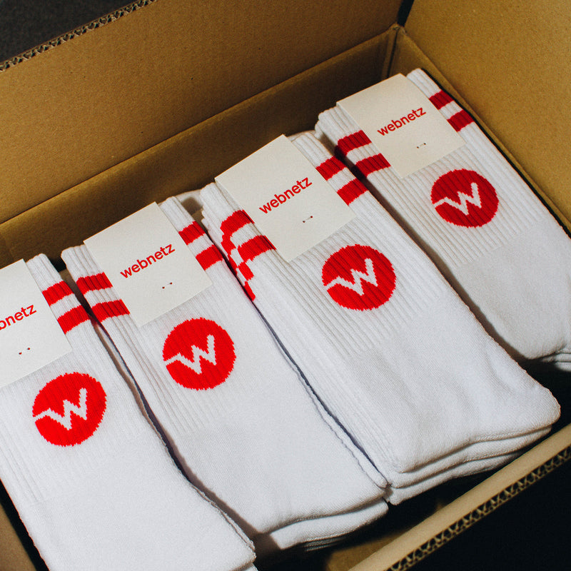 B2B-Sockenproduktion bei Gib Rillé – personalisierte Socken mit gewebtem Logo für Unternehmen