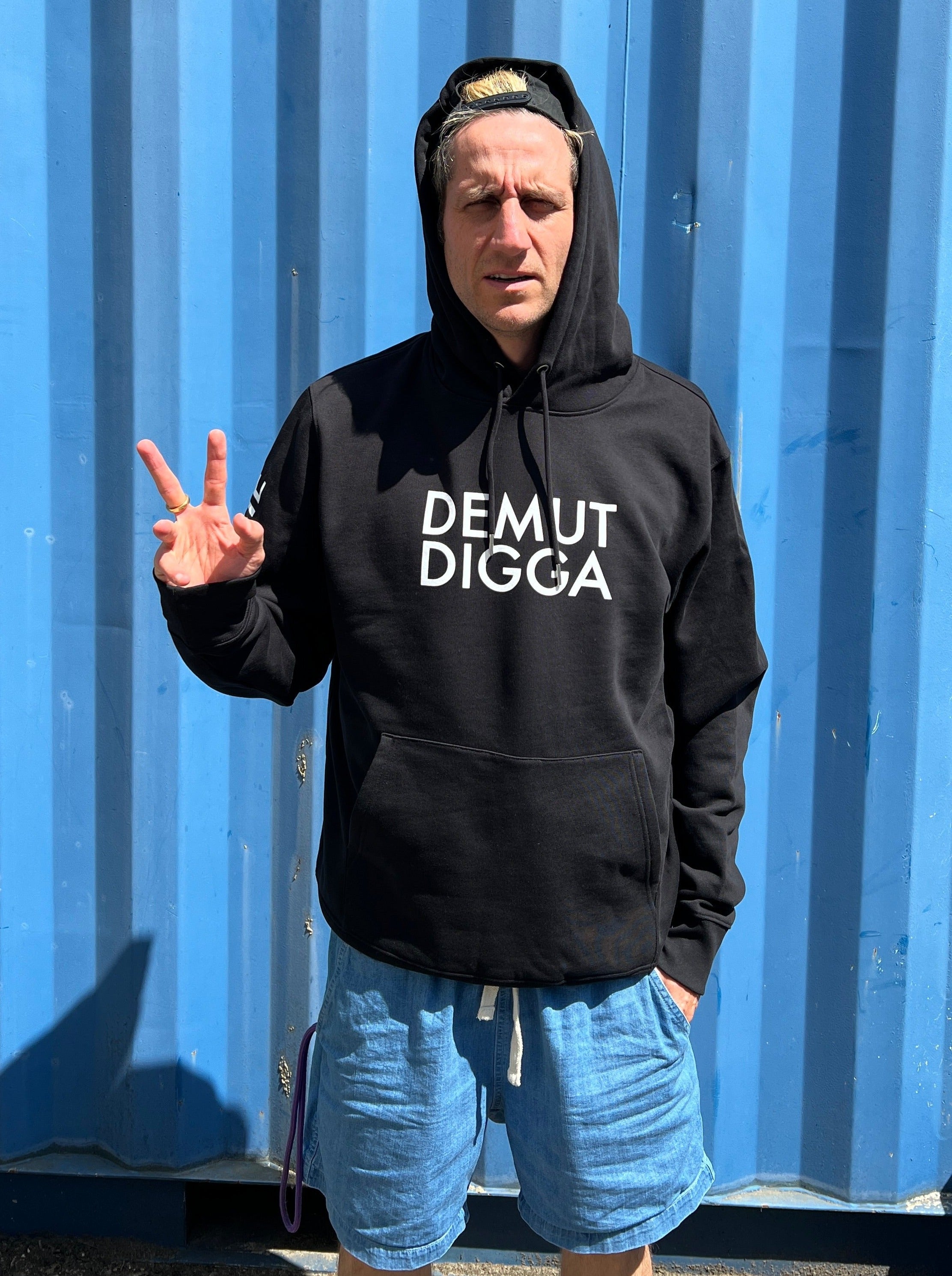 Demut Digga Hoodie in schwarz,  Micha Fritz - Hoodie bedruckt in Lüneburg