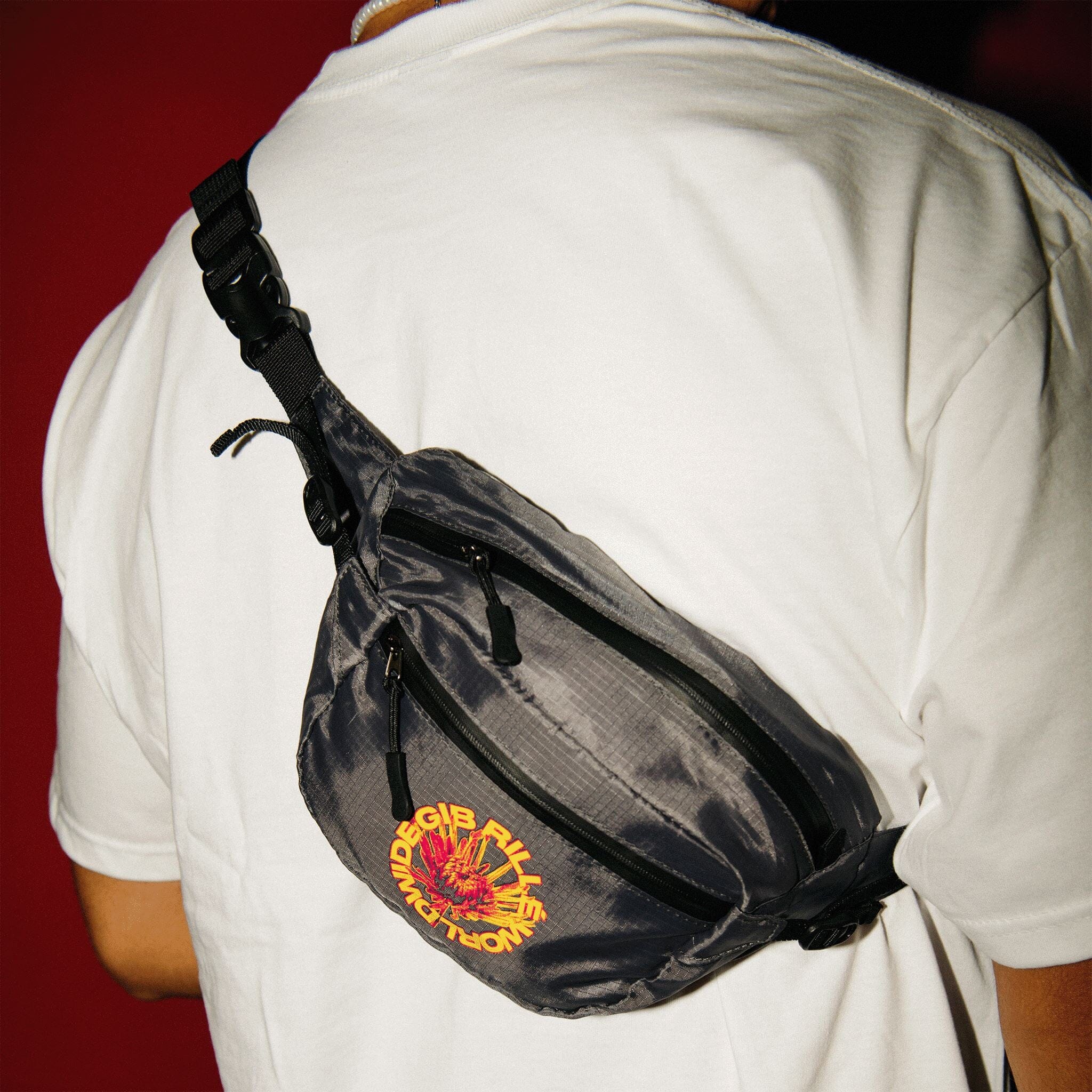 Gib Rillé Hipbag Tasche in Grau auf dem Rücken getragen Ansichtbild